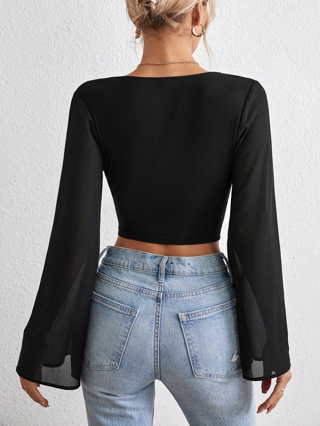 RUTH | Cropped Top met Wijde Mouwen & Diepe Halslijn