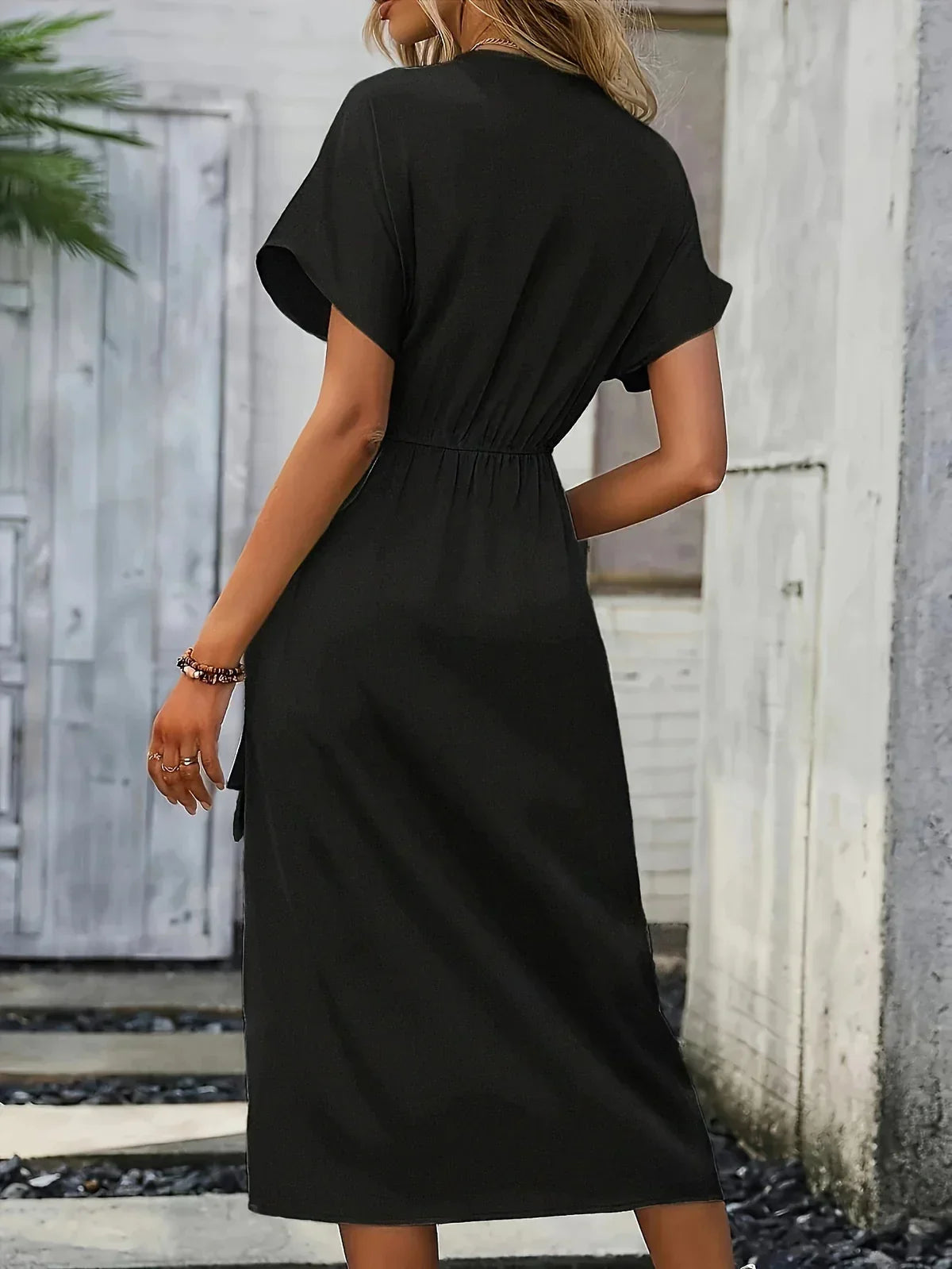ZENAIDA | Elegante wikkeljurk met verfijnde details