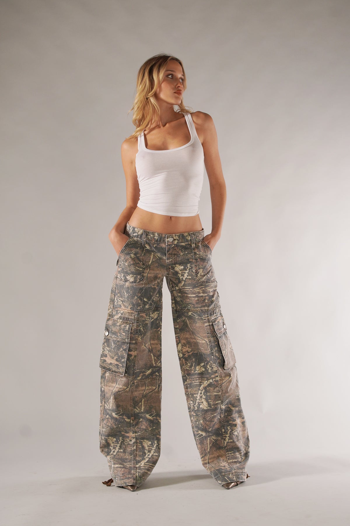RAKEL | Cargobroek met camouflageprint en relaxte pasvorm