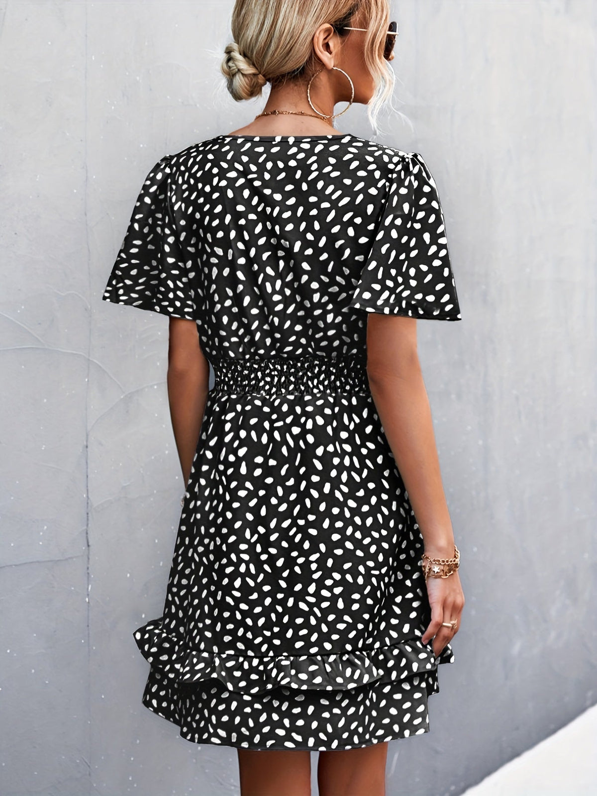 REGINA | Polkadot Damesjurk met Ruches en Speelse Elegantie