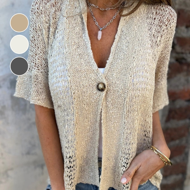 PALOMA | V-Hals Blouse met Korte Mouwen en Knopdetail