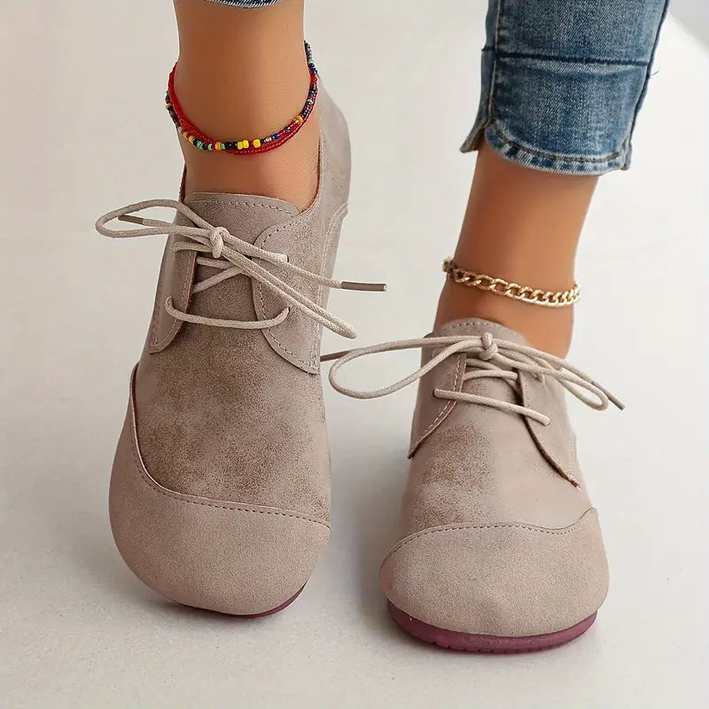 ELVESSA | Modieuze Tweekleurige Veterschoenen – Elegant & Veelzijdig