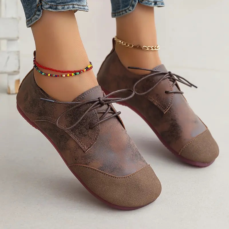 ELVESSA | Modieuze Tweekleurige Veterschoenen – Elegant & Veelzijdig