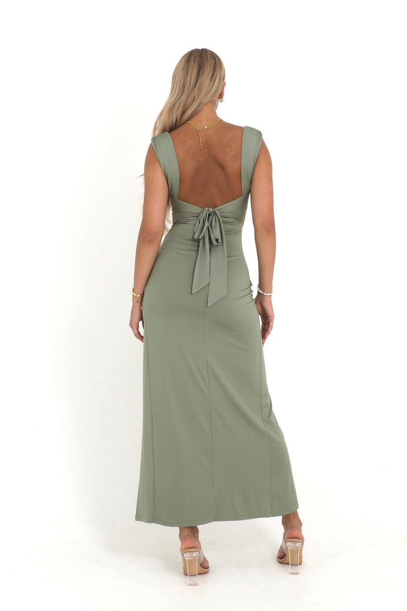 SAMYA | Lange Damesjurk met Hoge Hals & Open Rug