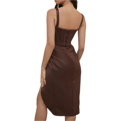 GLENDA | Luxe satijnlook jurk met diepe V-hals en asymmetrische split