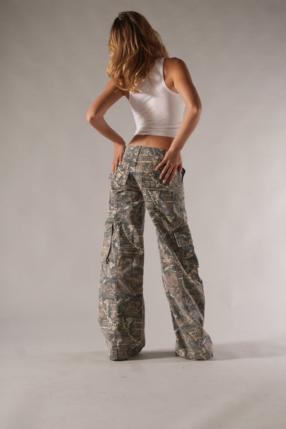 RAKEL | Cargobroek met camouflageprint en relaxte pasvorm