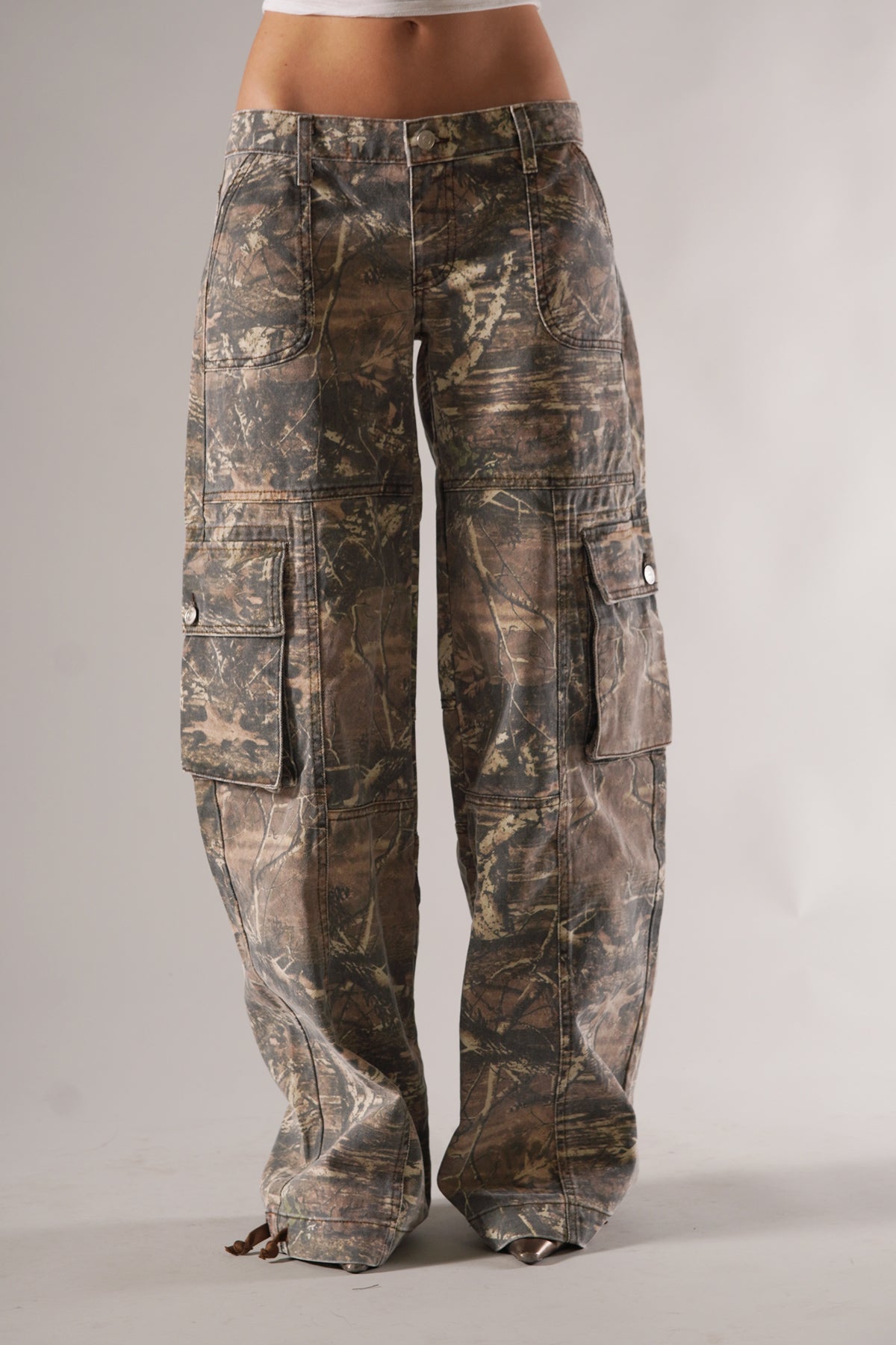 RAKEL | Cargobroek met camouflageprint en relaxte pasvorm