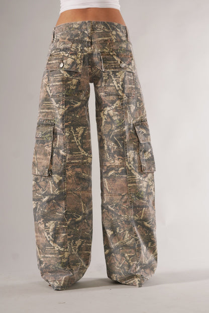RAKEL | Cargobroek met camouflageprint en relaxte pasvorm