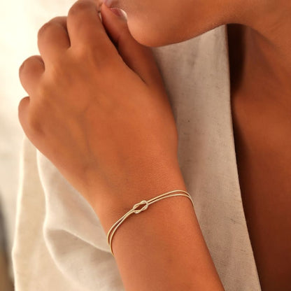 LIVIA | Minimalistische liefdesknoop armband met betekenis