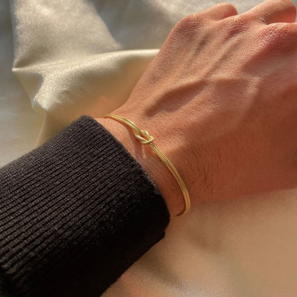 LIVIA | Minimalistische liefdesknoop armband met betekenis