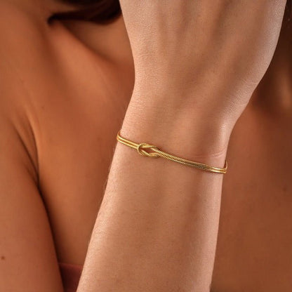 LIVIA | Minimalistische liefdesknoop armband met betekenis