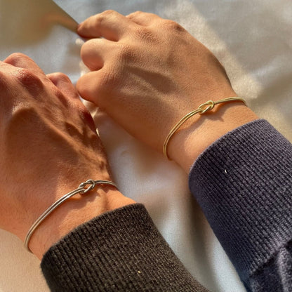 LIVIA | Minimalistische liefdesknoop armband met betekenis
