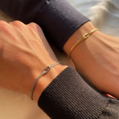 LIVIA | Minimalistische liefdesknoop armband met betekenis