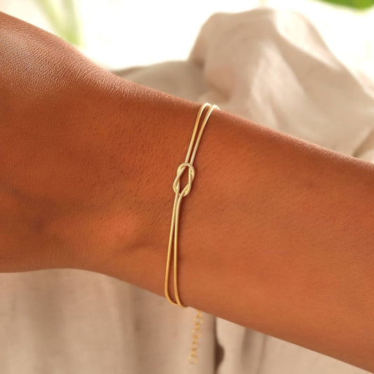 LIVIA | Minimalistische liefdesknoop armband met betekenis