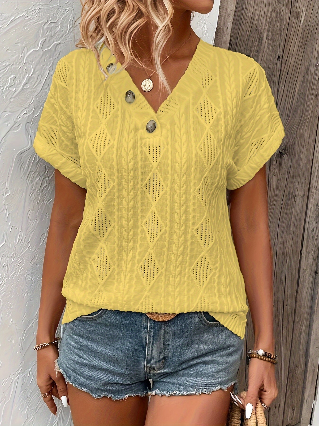 ANGELITA | Gebreide V-hals top met knoopdetail